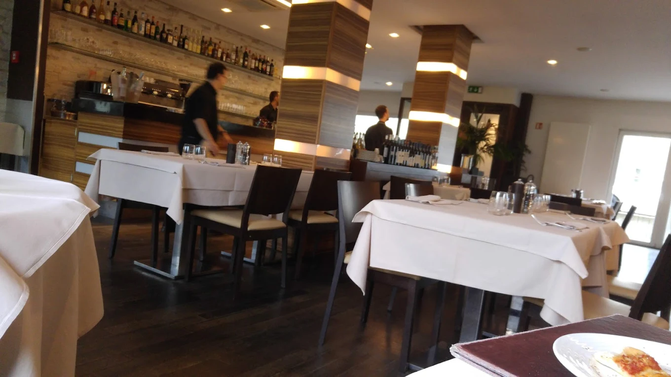 Intérieur élégant du Restaurant Arena